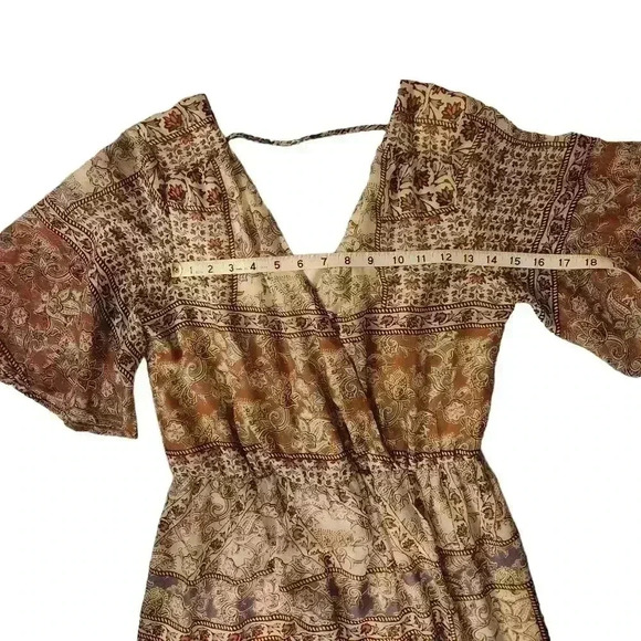 Lily Rose Long Mazi Dress Flare Sleeve Size M Neutral Colors Sheer With Lining - Picture 12 of 16